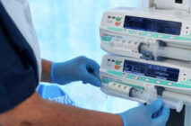 Système de pousse-seringue utilisé pour la perfusion médicamenteuse intraveineuse.